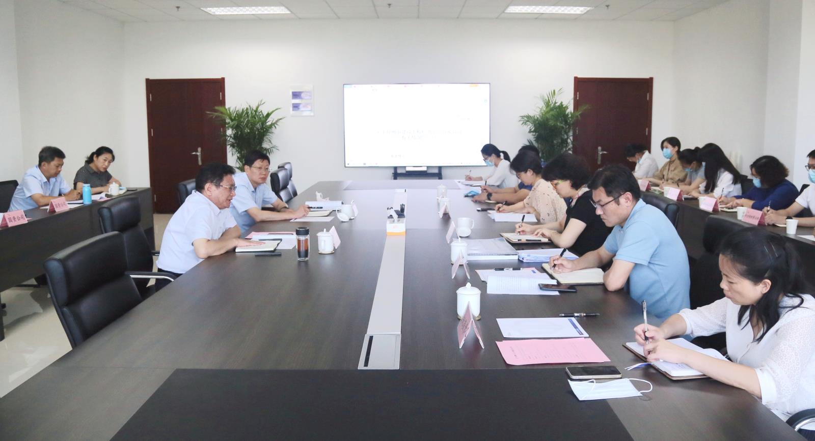 座谈会.jpg