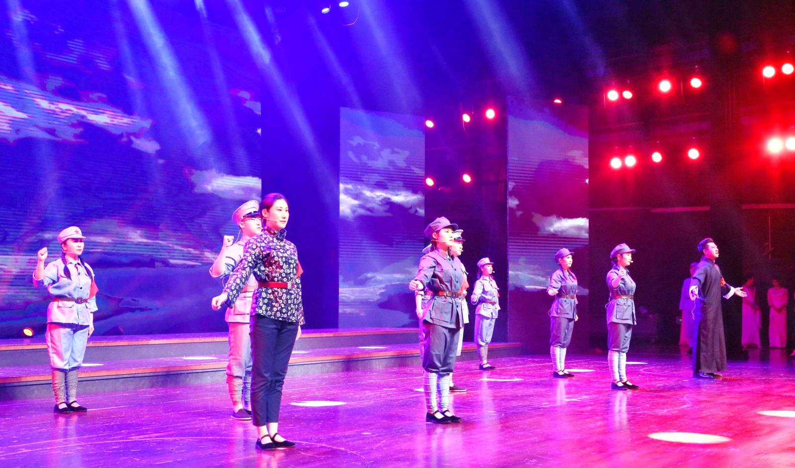 文艺汇演.jpg 文艺汇演.jpg